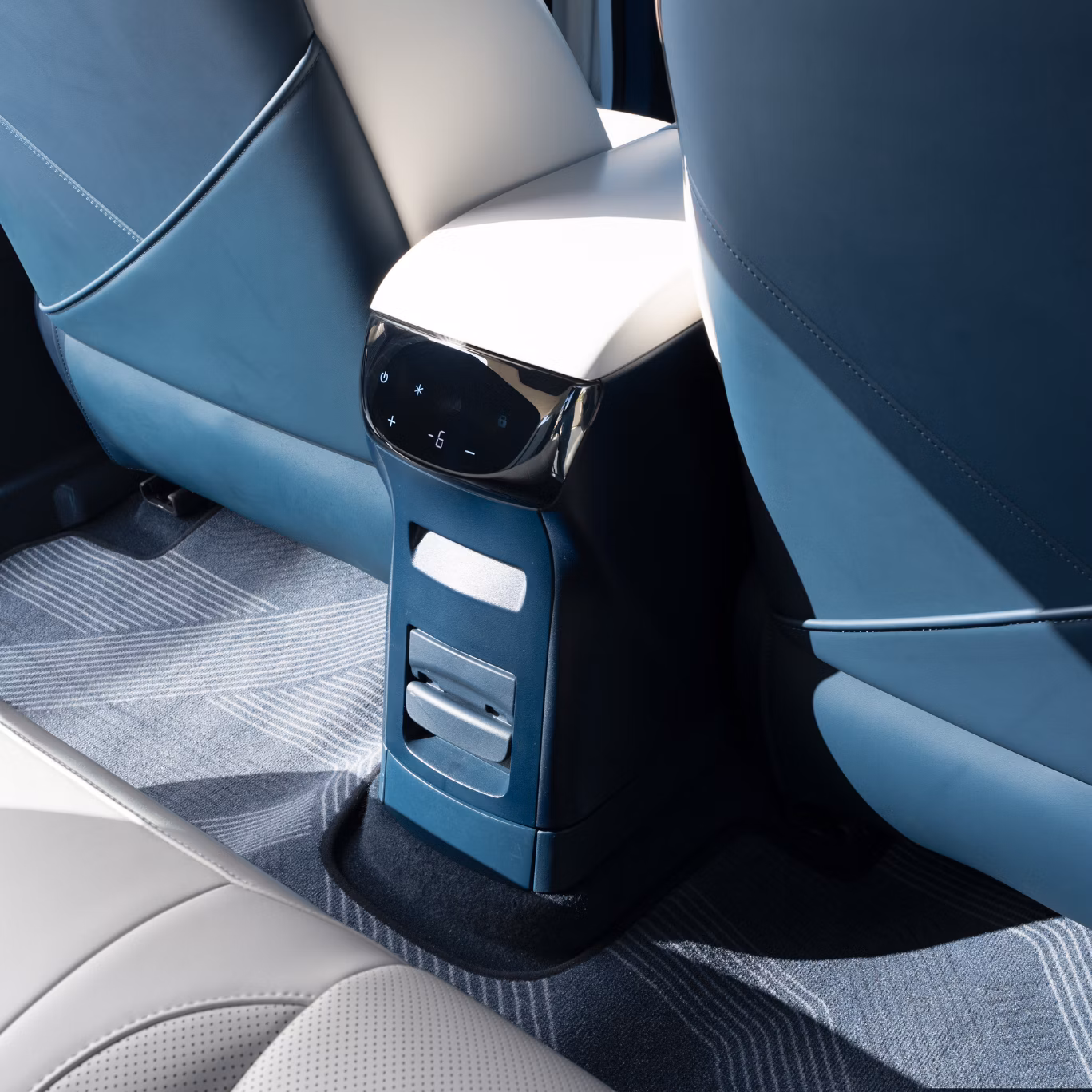 Zeekr Sydney zeekr x fridge midnightblue. product image Electric Car EV